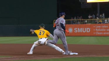 Yainer Diaz safe at first after review