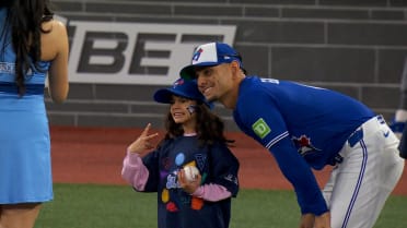 Pequeños Azulejos comparten con el equipo