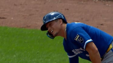 Isaac Collins empuja con triple