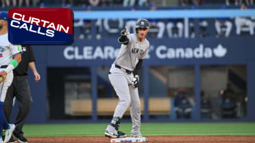 Cody Bellinger collects three hits in Toronto