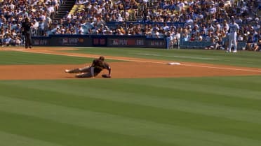 Manny Machado's smooth spinning stop
