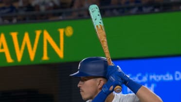 Tommy Edman uses "ice cream" bat for Players' Weekend