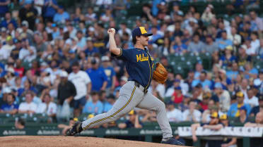 Logan Henderson strikes out Seiya Suzuki