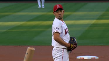 Yusei Kikuchi fans Drake Baldwin