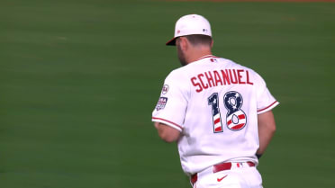Nolan Schanuel's diving grab