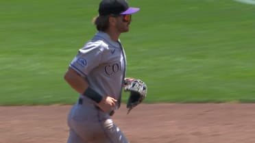 Hábil atrapada de Connor Norby con la mano al revés