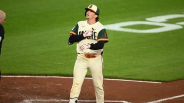 Adley Rutschman's second homer of the game (3)