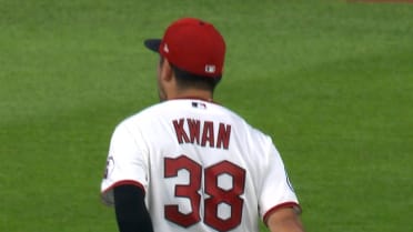 Steven Kwan's superb throw completes double play