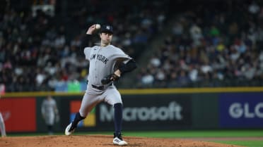 Cam Schlittler strikes out Cal Raleigh to end the 6th