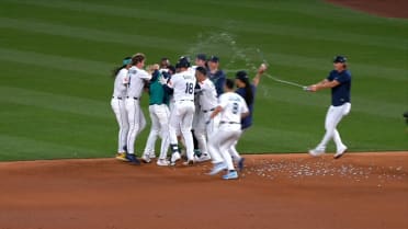 Cole Young's walk-off single!