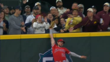 Bryce Teodosio realiza tremenda atrapada 