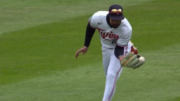 Byron Buxton's running basket catch