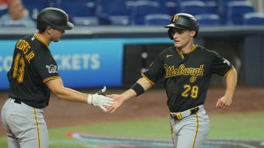 Jake Mangum crosses home due to Tyler Phillips' balk