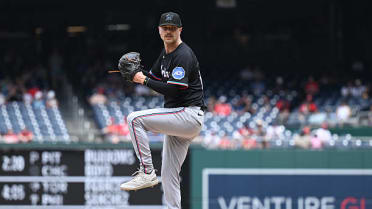 Janson Junk induces a double play to end the 3rd inning
