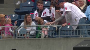 Phillies fan catches foul ball, gives it to young fan