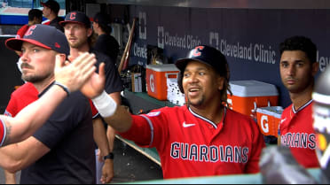 José Ramírez scores on fielding error