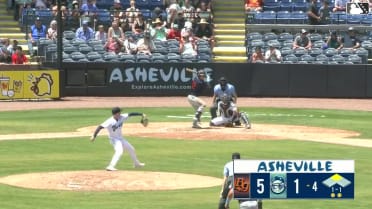 Caden Bodine doubles (4) on a line drive to right fielder Chase Call. Theo Gillen scores. Caden Bodine out at 3rd on the throw, right fielder Chase Call to second baseman Reylin Perez to third baseman Zach Daudet.