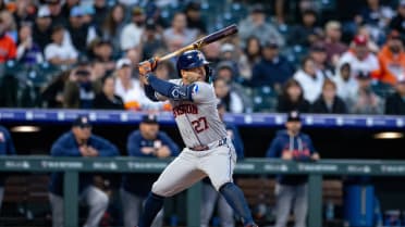 Jose Altuve's RBI infield single
