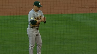 J.T. Ginn poncha a 10 en intento de no-hitter