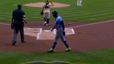 Yandy Díaz scores first run of the game