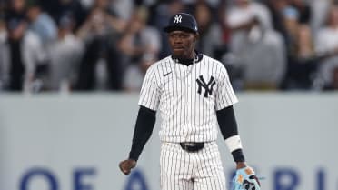 Andrés Giménez reaches on Jazz Chisholm Jr.'s error