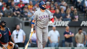 Rowdy Tellez's go-ahead three-run homer (17)