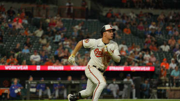 Ramón Urías' game-tying solo home run (6)