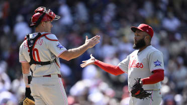 José Alvarado earns the save