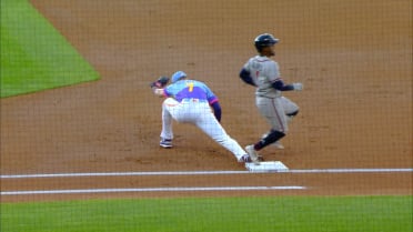 Ozzie Albies out at 1st after call confirmed