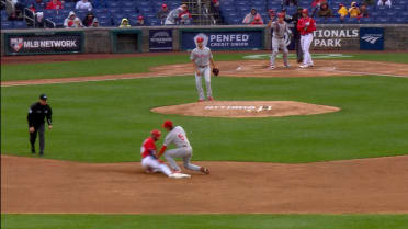 Phils catch Robles stealing second