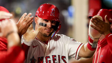 Juego de tres hits para Trout