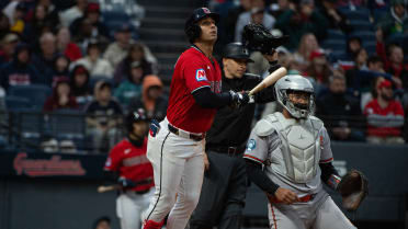 Brayan Rocchio pega HR de tres carreras