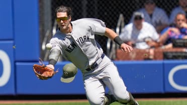 Spencer Jones le quita un hit a Mark Vientos