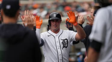 Kerry Carpenter produce con sac fly