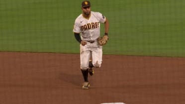 Robbie Ray sale de apuros 