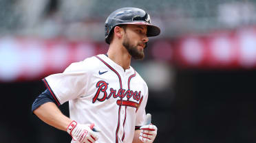 Eli White's solo homer (10)