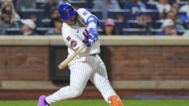 Francisco Alvarez homers after a review (9)