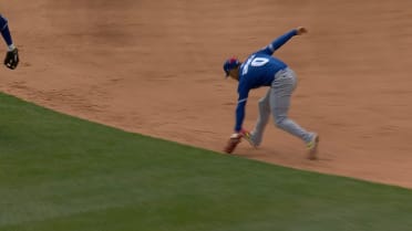 Andrés Giménez's spinning play