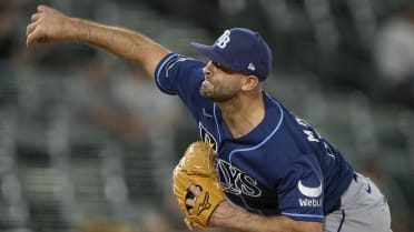 Nick Martinez earns his first complete-game win