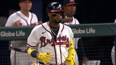 ¡10mo HR de Acuña Jr. rebota en 2 guantes! 