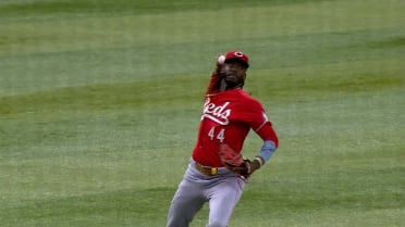 Elly De La Cruz's nice play in the 8th