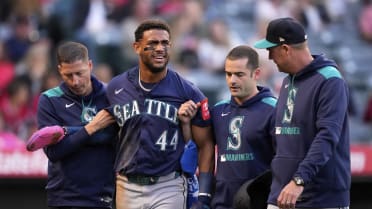 Julio Rodríguez exits after being hit by grounder