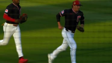 Los Guardianes hacen doble play de 7-4-3