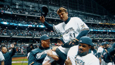 Trevor Hoffman earns 600th save on September 7, 2010