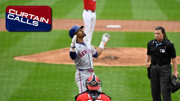Lindor reaches milestone with 300th career home run