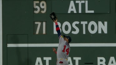 Mauricio Dubón's impressive leaping grab