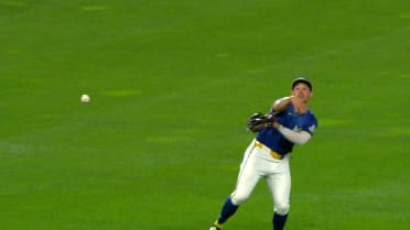 Brooks Lee makes the nice spinning play