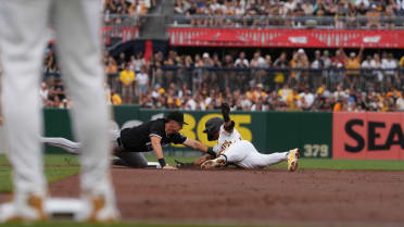 Mike Tauchman throws out Nick Gonzales to end the 1st