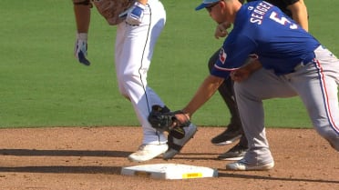 Los Rangers retiran a Trenton Brooks tras revisión