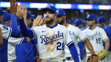 Maikel Garcia snares liner to seal Royals' 9-6 win
